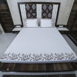 White & Coffee 400 TC Cotton 1 Double Bedsheet with 2 Pillow Covers